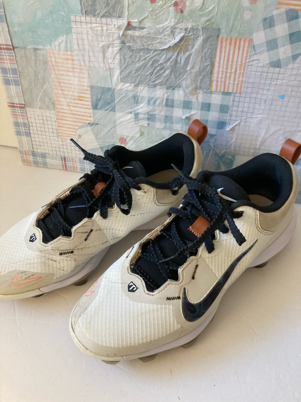 Nike men’s Force Trout leather cream and Black Cleats size 10